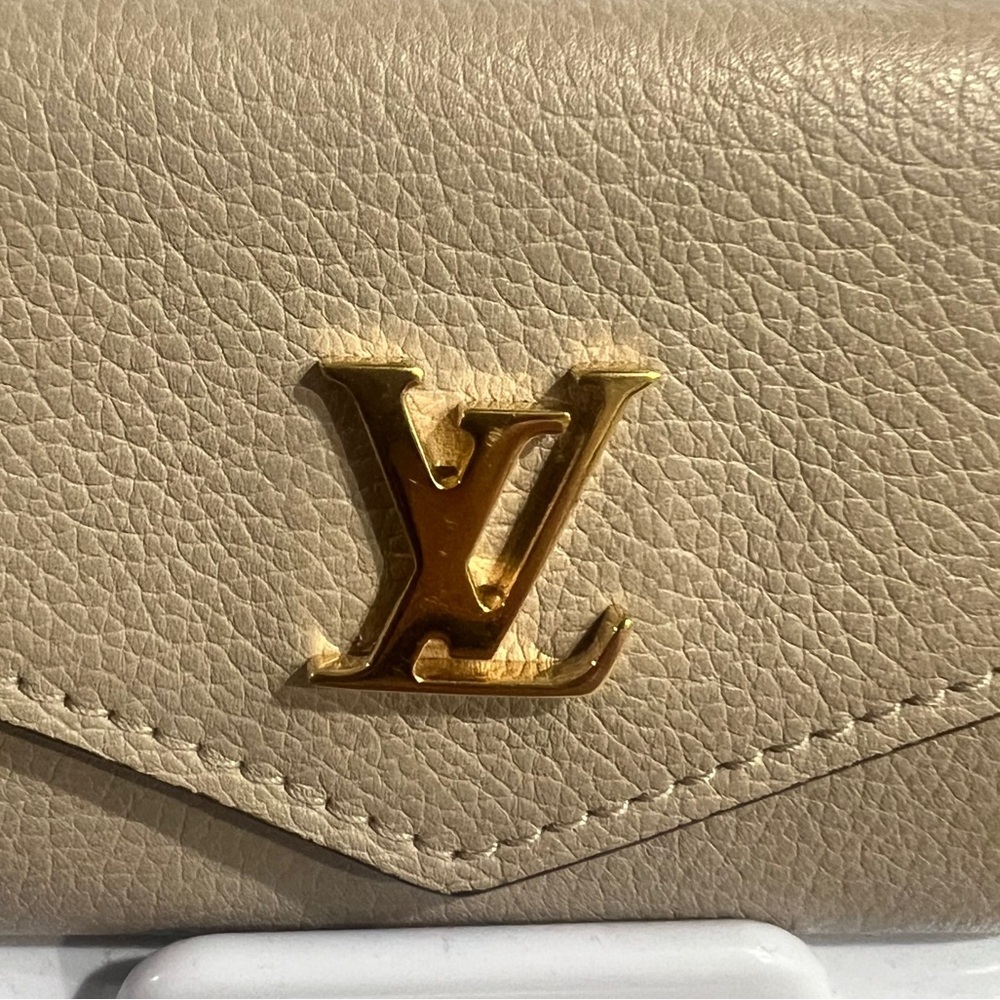Louis Vuitton Portefeuille Trifold, LIKE NEW, Microchipped w/ COA - Picture 2 of 16